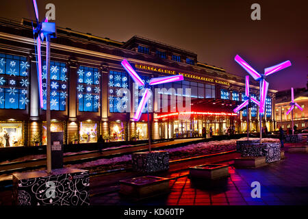 Central Department Store bei nignt, Weihnachten und Neujahr Stadt Dekoration Stockfoto