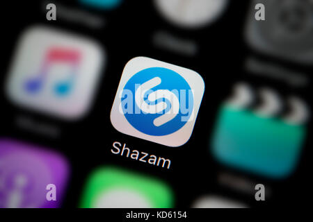 Eine Nahaufnahme des Unternehmens Logo für die Shazam app Symbol, wie auf dem Bildschirm eines Smartphones (nur redaktionelle Nutzung) Stockfoto