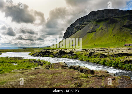 Fossalar River (Wasserfall) in der Nähe von Vatnajökull National Park am Ring im Sommer, Island Stockfoto