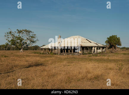 Australische ländliche Szene mit ein verfallenes Gebäude etwas liebevoller Pflege. Stockfoto