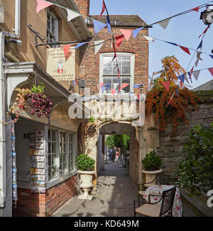 Die Stadt Gloucester mit Hochschule Hof und St Michaels Tor und Teh maßgeschneiderte von gloucesters Haus von Beatrix Potters Roman Stockfoto