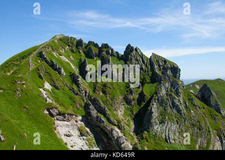 Der Puy de Sancy Berg, Vulkan des Monts Dore Massivs, des höchsten Berges im Massif Central Region, auf einer Höhe von 1886 m. Peak 'Les a Stockfoto