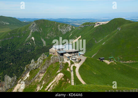 Der Puy de Sancy Berg, Vulkan des Monts Dore Massivs, des höchsten Berges im Massif Central Region, auf einer Höhe von 1886 m. Seilbahn ein Stockfoto