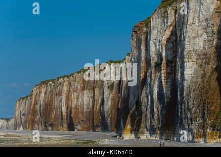 Saint-Valery-en-Caux (nördlich von Frankreich): Felswand entlang der normannischen Küste 'Côte d'Albatre', mit der Bezeichnung "Pays de Caux'. (Nicht für Postkarte Produkt verfügbar Stockfoto