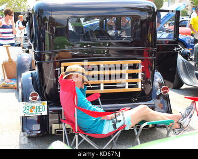 Dösen in der Sonne an der Ostküste Florida Auto zeigen. Stockfoto