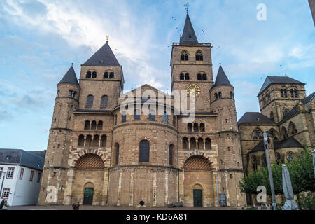 Liebfrauenkirche, Liebfrauenkirche und Trierer Dom, Romanische Hohen Dom St. Peter, Domplatz, Trier, Rheinland-Pfalz, Deutschland Stockfoto