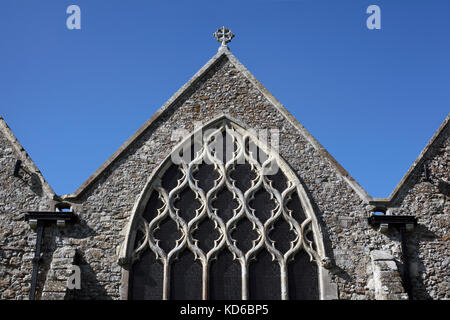 Verrückter Maßwerkstein im Kirchenfenster, Kirche St. Nicholas, New Romney, Kent. Stockfoto