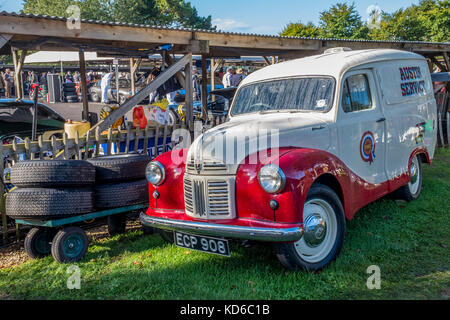 1954 Austin A40 van, ECP908, beim Goodwood Revival 2017, Sussex, UK. Stockfoto