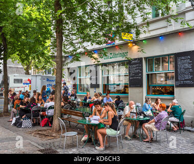 Cafe Zahringer auf Spitalgasse im historischen Stadtteil Niederdorf, Zürich, Schweiz Stockfoto