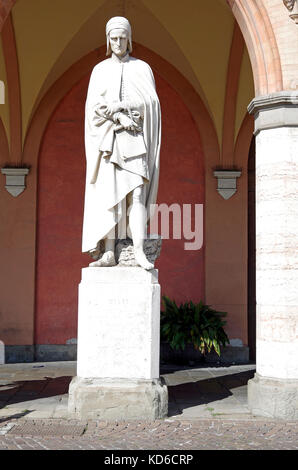 Statue von Dante, im Erdgeschoss Arcade der Loggia Amulea gegenüber der Prato della Valle, Padua, Italien Stockfoto