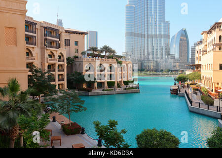 DUBAI, VAE - 13. NOVEMBER 2013: Allgemeine Ansicht des zentralen Stadtbereichs Stockfoto