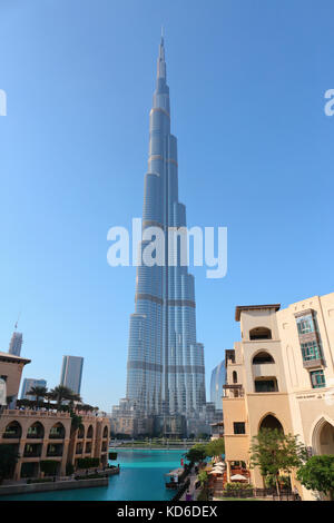 DUBAI, VAE - 13. NOVEMBER 2013: Allgemeine Ansicht des zentralen Stadtbereichs Stockfoto