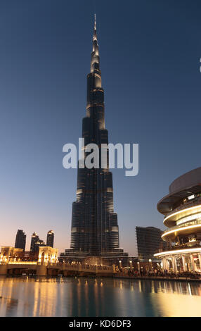 Dubai, Vae - November 13, 2013: Nachtansicht der Tower Burj Khalifa. Stockfoto