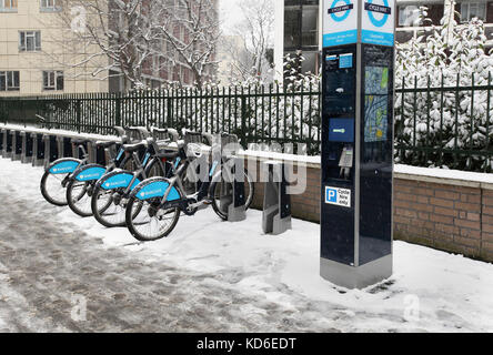 London, UK, 20. Januar; Fahrradverleih von der Londoner Bürgermeister Boris Johnson und Barclays in London, Großbritannien, 20. Januar 2013 gegründet; Fahrräder o Stockfoto