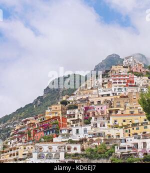 Bunte Häuser in Positano Amalfiküste in Italien Stockfoto