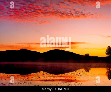 Sonnenaufgang über upsata See in der Nähe Ovando, Montana Stockfoto