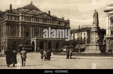 La Scala, Mailand Blick auf Oper und City Square, Menschen Promenierenden Stockfoto