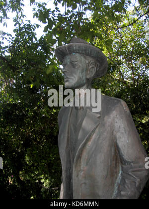 Statue von Bela Bartok außerhalb der Bela Bartok Memorial House - der Heimat des Komponisten, Ungarn, Budapest. Ungarische Komponist und Pianist, 1881-1945. Stockfoto