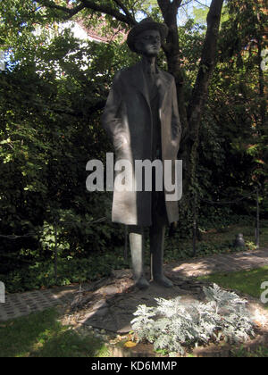 Statue von Bela Bartok außerhalb der Bela Bartok Memorial House - der Heimat des Komponisten, Ungarn, Budapest. Ungarische Komponist und Pianist, 1881-1945. Stockfoto