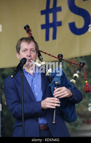 Alastair Campbell spielt die Dudelsäcke in der Demo von Manchester #StopBrexit Stockfoto