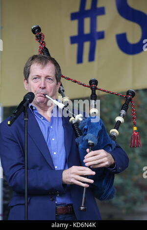 Alastair Campbell spielt die Dudelsäcke in der Demo von Manchester #StopBrexit Stockfoto