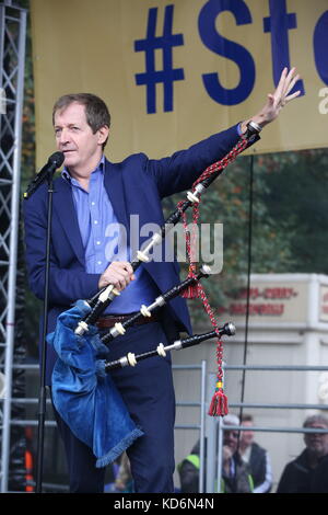 Alastair Campbell spielt die Dudelsäcke in der Demo von Manchester #StopBrexit Stockfoto
