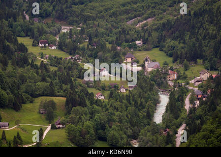 Soca Dorf von oben im schönen Soca Tal in Slowenien Stockfoto