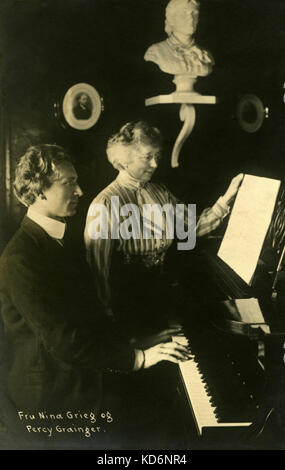 Percy Grainger Klavier spielen mit Nina Grieg in die Partitur. Australian-American Pianist vom 8. Juli 1882 bis 20. Februar 1961. Grainger war ein enger Freund und Bewunderer von Edward Grieg und seine Frau. Stockfoto