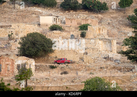 Die ehemalige türkisch-zypriotischen Dorf souskiou (susuz) in der Region diarizos Tal, Paphos, Zypern. Das Dorf war im Juli 1974 verlassen. Stockfoto