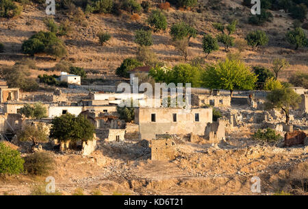 Die ehemalige türkisch-zypriotischen Dorf souskiou (susuz) in der Region diarizos Tal, Paphos, Zypern. Das Dorf war im Juli 1974 verlassen. Stockfoto