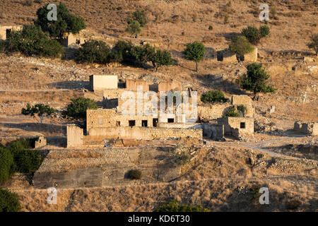 Die ehemalige türkisch-zypriotischen Dorf souskiou (susuz) in der Region diarizos Tal, Paphos, Zypern. Das Dorf war im Juli 1974 verlassen. Stockfoto