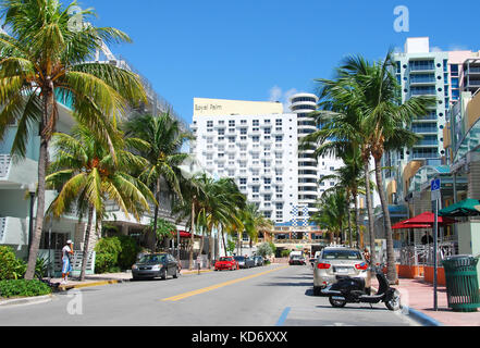 Miami, USA - 12. September 2007: Touristen einen sonnigen Tag in Miami Beach, Florida, Miami Beach ist ein beliebtes Reiseziel das ganze Jahr über Stockfoto