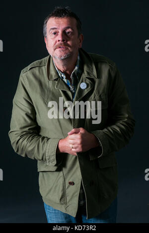 Englische Schriftsteller, Schauspieler, Drehbuchautor und Schauspieler Mark Billingham besucht einen Fotoauftrag während des Edinburgh International Book Festival auf Stockfoto