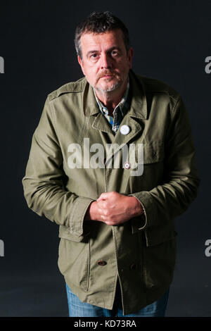 Englische Schriftsteller, Schauspieler, Drehbuchautor und Schauspieler Mark Billingham besucht einen Fotoauftrag während des Edinburgh International Book Festival auf Stockfoto