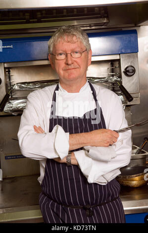 Küchenchef/Gastronom Shaun Hill mit seinem Restaurant The Walnut Tree, Abergavenny, Wales. Stockfoto