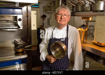 Küchenchef/Gastronom Shaun Hill mit seinem Restaurant The Walnut Tree, Abergavenny, Wales. Stockfoto