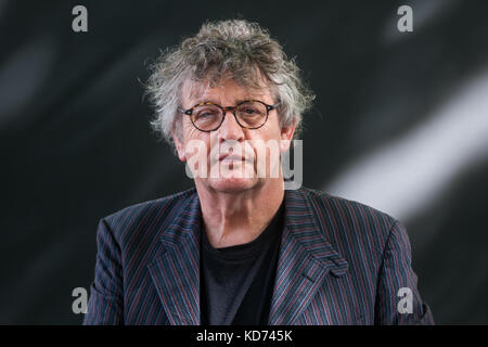 Irische Dichter Paul Muldoon besucht einen Fotoauftrag während des Edinburgh International Book Festival im August 2017 in Edinburgh, Schottland. Stockfoto