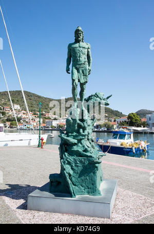 Bronzeskulptur des Odysseus am Hafen von Vathy auf Ithaca auf den griechischen ionischen Inseln Stockfoto