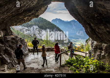 Dachsteinmassiv, Region in oberšsterreich, Oberösterreich, Teil der Alpen, Wanderweg, Ausfahrt der Eishöhle, Stockfoto
