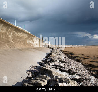 Der Strand von Brean im Süden von Brean unten über den Kanal von Bristol in Somerset UK Stockfoto