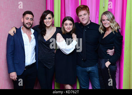 Michael Socha, Kelly Wenham, Georgia Groome, Danny Morgan und Cressida Bonas nahmen an der Premiere von Double Date Teil, die im Soho Hotel, London, stattfand. Bilddatum: Dienstag, 10. Oktober. Das Foto sollte lauten: Ian West/PA Wire Stockfoto