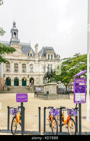 Vannes, Frankreich - Oktober 01, 2012: Blick auf das Rathaus (Hotel de Ville) Gebäude, in Vannes, Bretagne, Frankreich Stockfoto