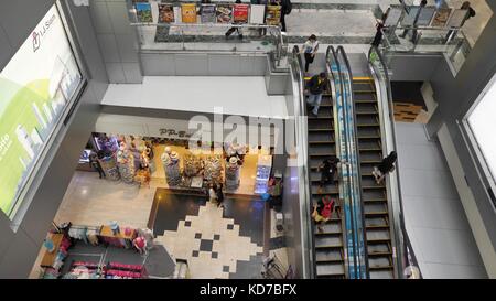 Thailand, Bangkok 15 Mai: People in the Mall. Einkaufszentrum. Hauptverkehrszeit Stockfoto