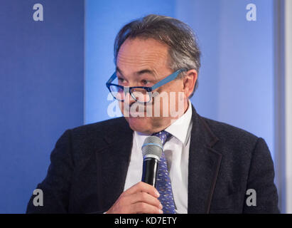 Frankfurt am Main, Deutschland. Oktober 2017. Der französische Soziologe Gilles Kepel nimmt am 10. Oktober 2017 an einer Debatte an der Johann Wolfgang Goethe-Universität in Frankfurt am Main Teil. Frank Rumpenhorst/dpa/Alamy Live News Stockfoto