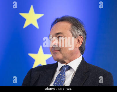 Frankfurt am Main, Deutschland. Oktober 2017. Der französische Soziologe Gilles Kepel nimmt am 10. Oktober 2017 an einer Debatte an der Johann Wolfgang Goethe-Universität in Frankfurt am Main Teil. Frank Rumpenhorst/dpa/Alamy Live News Stockfoto