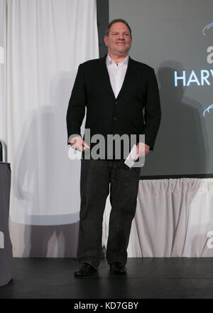 Der Filmgeschäftsführer Harvey Weinstein Onstage als "Made In NY Award" wird den Filmleitern Bob Weinstein und Harvey Weinstein beim 8. Jährlichen "Made In NY Awards" in Gracie Mansion am 10. Juni 2013 in New York City verliehen. Stockfoto