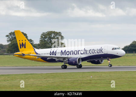 London, Großbritannien. 10 Okt, 2017. airbus a320-flugzeuge, g-ozbx, von Monarch Airlines zum letzten Mal von luton nach dem Zusammenbruch der britischen Fluggesellschaft am Montag, 2. Oktober 2017. Quelle: nick Whittle/alamy leben Nachrichten Stockfoto