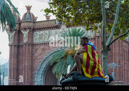 Barcelona, Spanien. 10 Okt, 2017. Erklärung der Unabhängigkeit ausgesetzt Credit: Marco Pachiega/Alamy leben Nachrichten Stockfoto