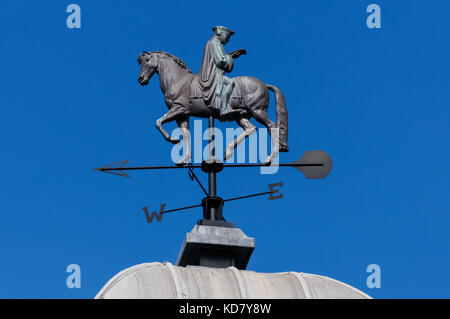 Die Erasmus-Windfahne auf der Oberseite der Whitechapel Gallery, London, England, Vereinigtes Königreich, Großbritannien Stockfoto