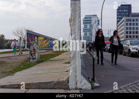 East Side Gallery, Teil der Berliner Mauer an der Muhlenstraße in Berlin Stockfoto